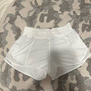 Lululemon white HR hotty hot shorts 2.5 inch